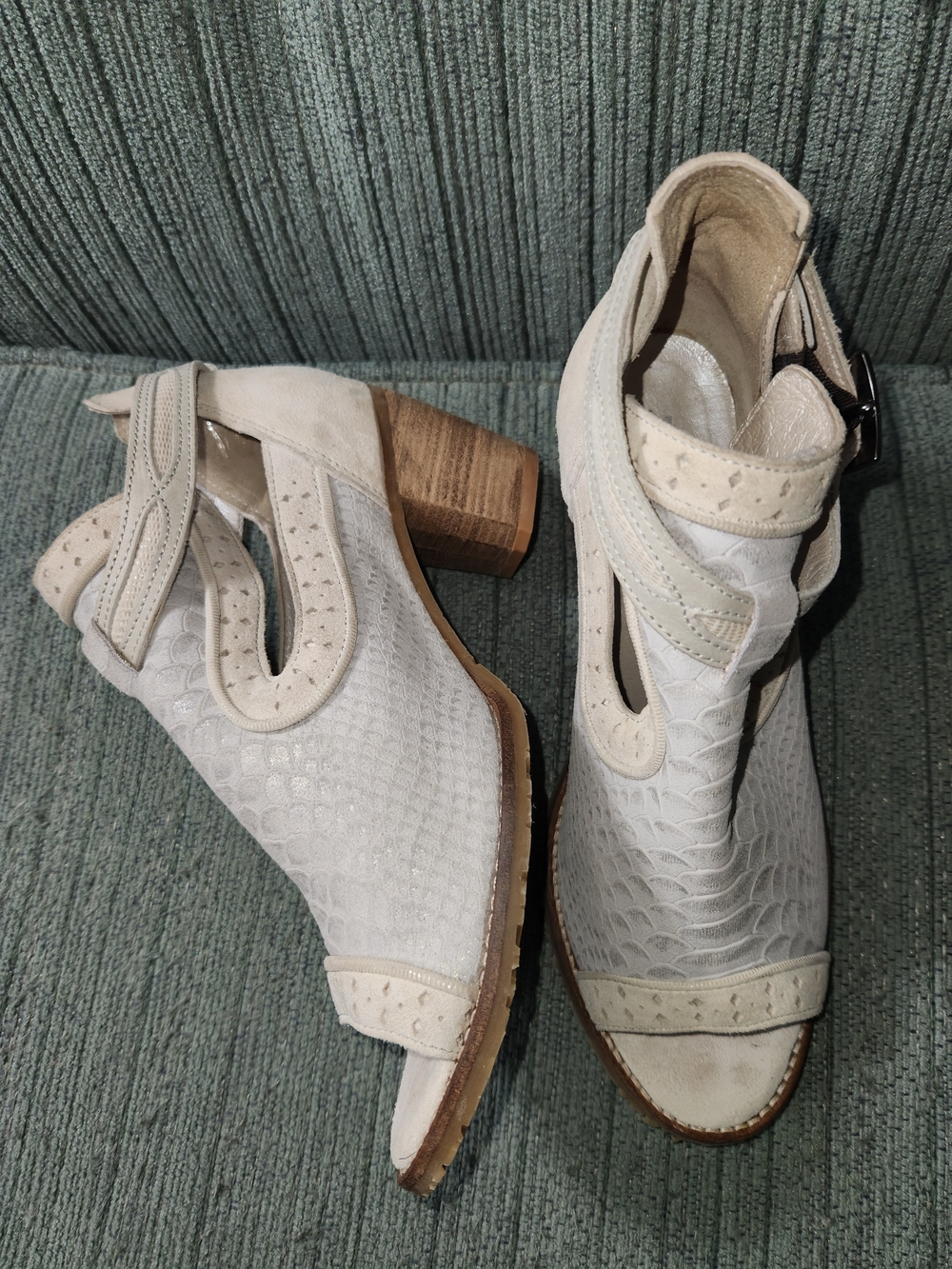 Womens Cream Textured Open-Toe Block Heel Sandals